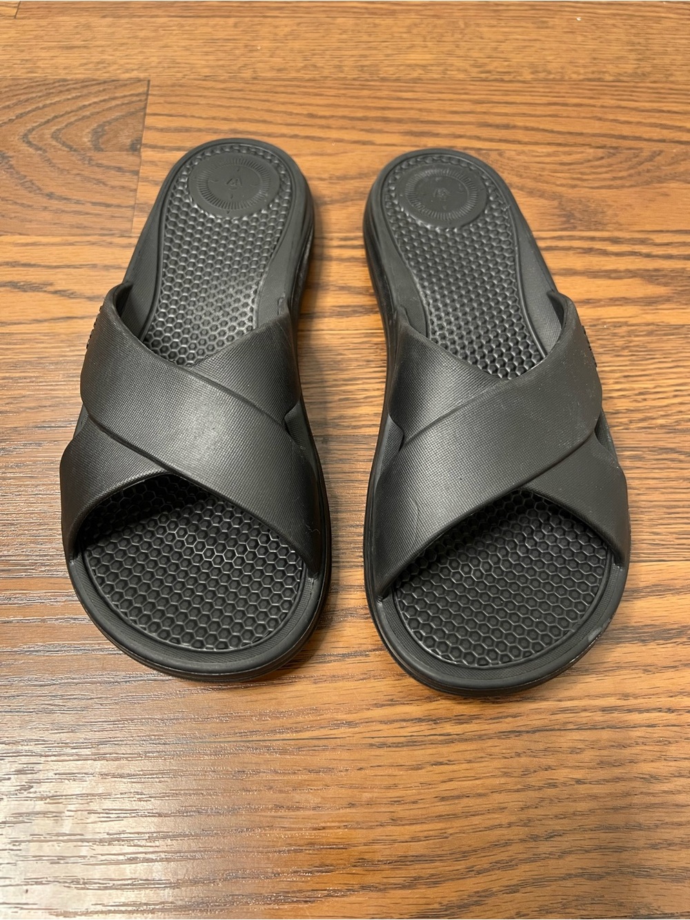 TOTES Ara Cross Slide Sandals in Black size Women’s 10